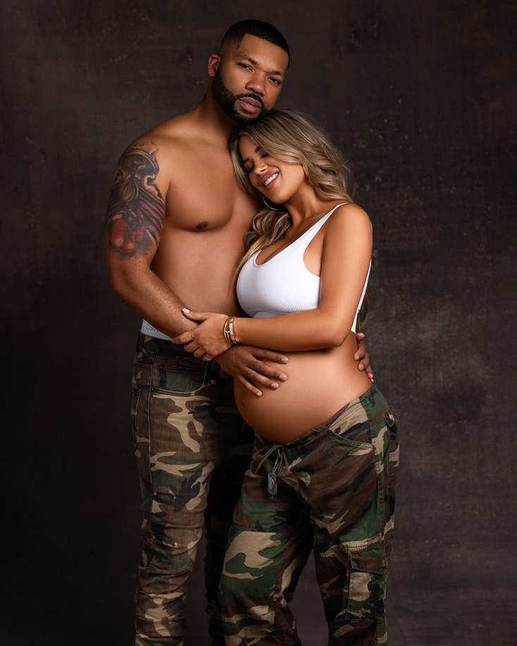 35 Maternity Poses Every Mom-To-Be Needs At Photoshoot